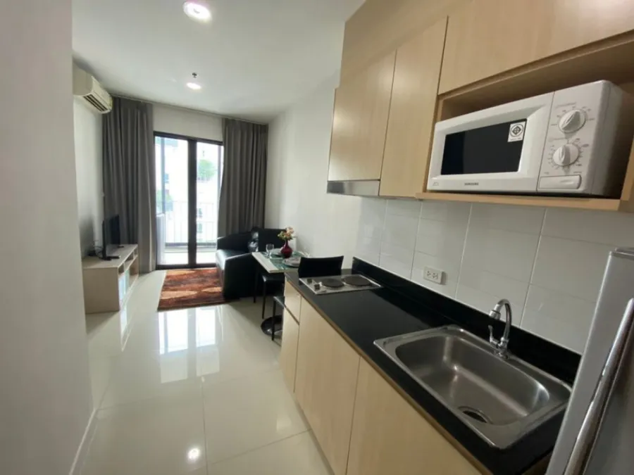 Urgent for rent !! Ideo Ratchada-Huay Kwang Condo, full of furniture Near a shopping center, don't miss it !!