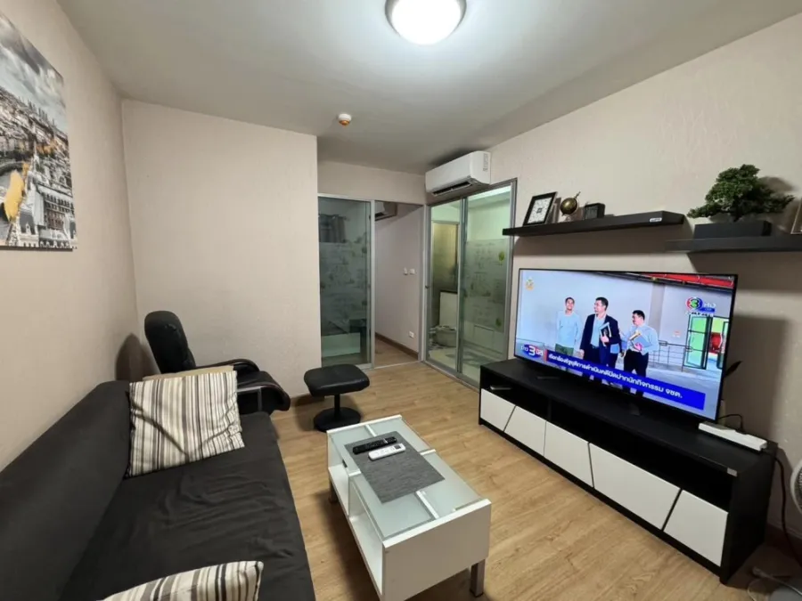 Condo for sale, Den Vibhavadi, 7th floor, not very high, wallpapered throughout the room, fully furnished, first come first served.