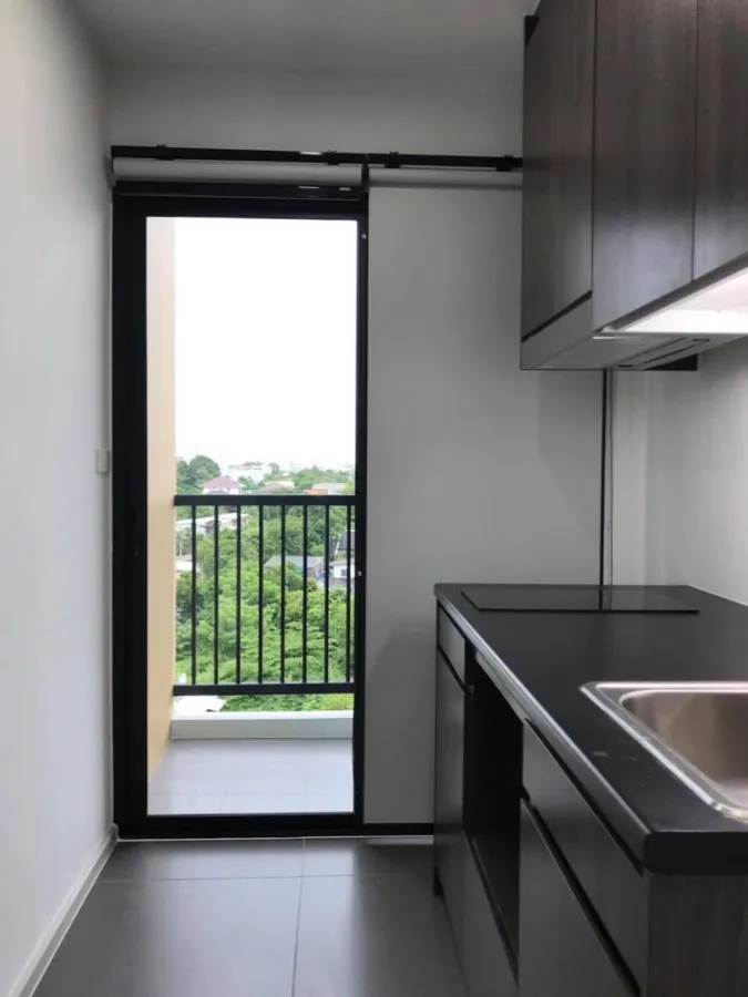Condo for sale, D MARK CONDO SUTTHISAN, good feng shui, the room is not hot, there is no building blocking it, lots of free gifts, hurry to reserve.