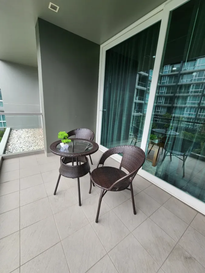 Condo Apus for rent, spacious room, lots of usable space, beautiful wallpaper, good location, don't miss out on this great deal.