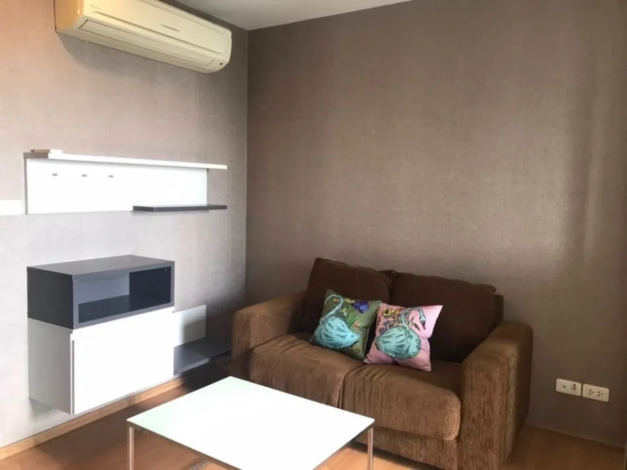 ขาย The Base Sukhumvit 77 ชั้น 14 วิวสระว่ายน้ำ ห้องติดวอลเปเปอร์อย่างดี ราคาอย่างคุ้ม รีบซื้อเลย