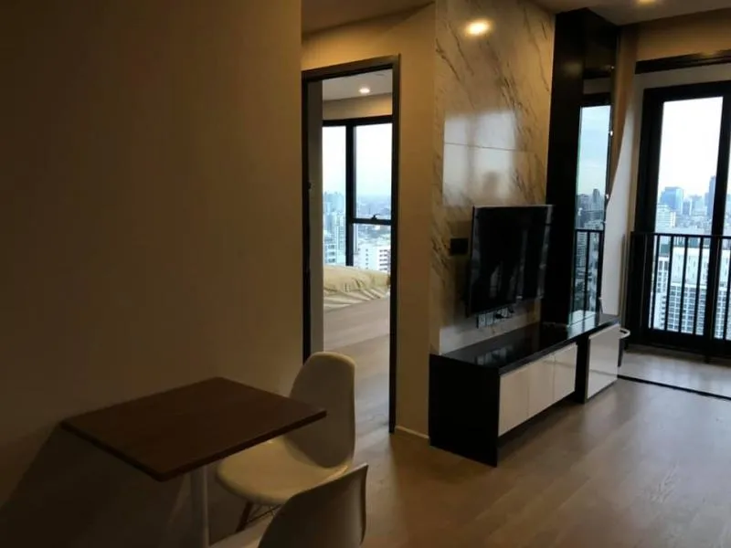 Urgent rent, Ashton Asoke condo, high floor, beautiful view, 2 bedrooms, ready to move in, close to the train, convenient transportation, don't miss !!