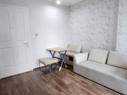 For sale: U Delight Ratchavipha, living room with beautiful wallpaper. The bedroom has good built-ins. Interested in becoming an owner? Reserve now. images
