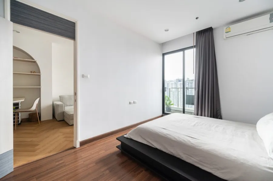For rent or sale, Supalai Premier @ Asoke, 1 bedroom, 1 bathroom, 31st floor, good view, wide area with big balcony, book now.