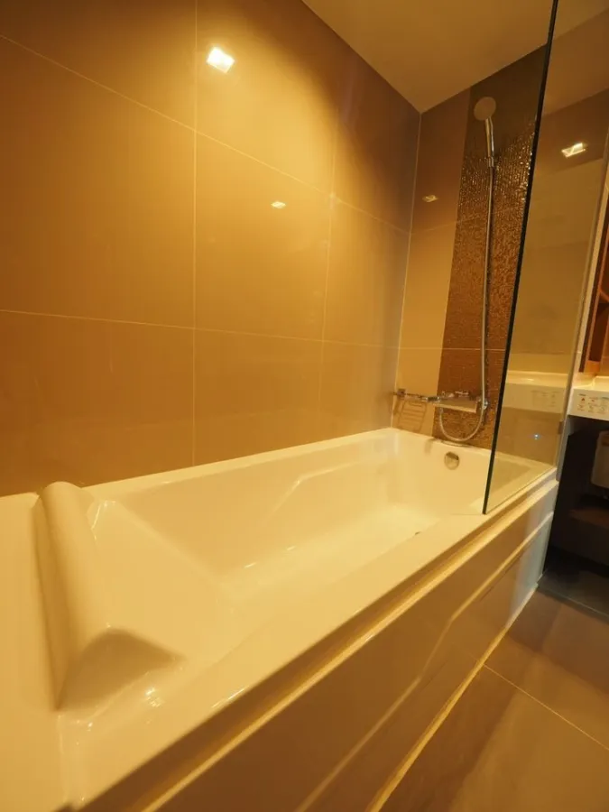 For rent, Ideo Sukhumvit 93, 14th floor room, well built-in throughout the room. Comes with a bathtub, so great, don't miss it.