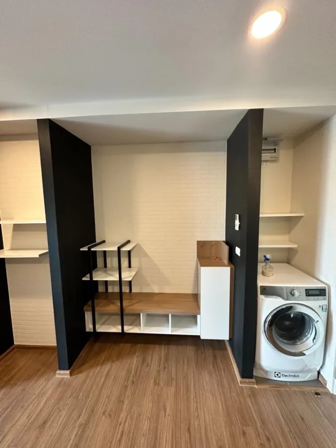 For rent / sale, Pround III condo, white tone room, tender price, comes with good electrical appliances.