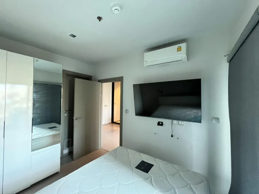 For rent: Life Asoke Rama 9, spacious room. Usable space remaining You have to hurry and reserve it before you miss out on the good stuff.