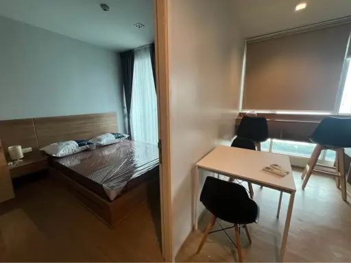For rent: RHYTHM PHAHON-ARI, very high floor (32nd floor), great view, very comfortable sofa. Reserve now before it's gone.