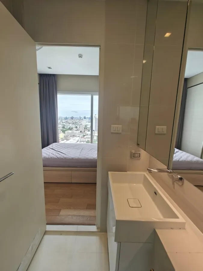 For sale, for rent!! Condo The Saint Residences, 32nd floor, Building C, convenient transportation, good price, hurry and book now!!