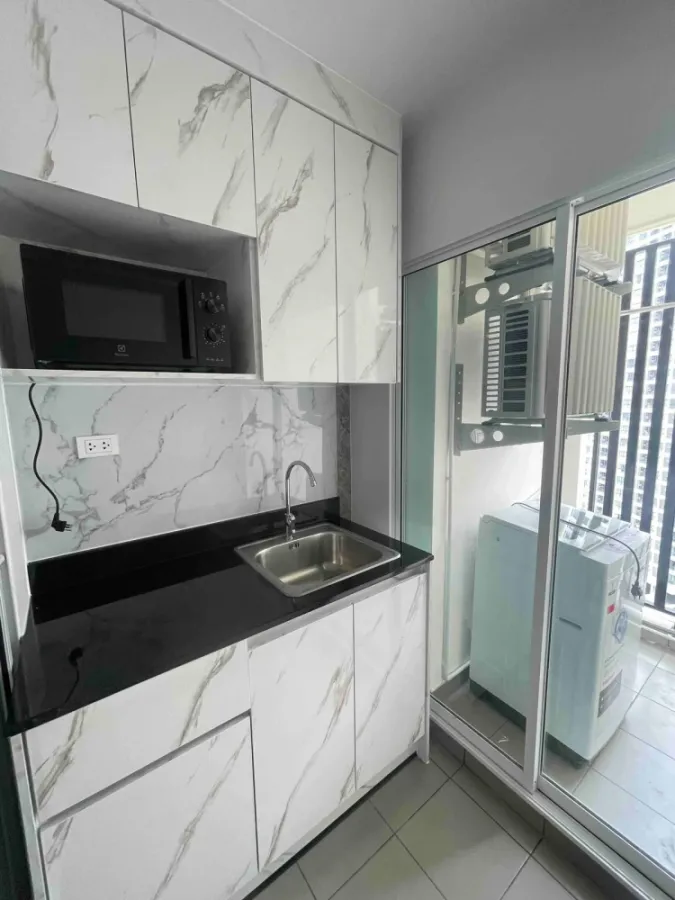 For rent: Regent Home Bangna, 18th floor, corner room, fully furnished, nice to live in, reserve now, hurry!