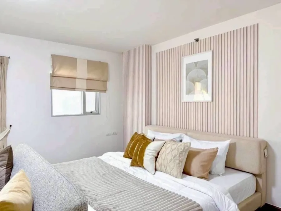 For rent: The Escape Condominium, Sukhumvit 101/1, decorated with beautiful wallpaper, fully furnished, hurry and book now.