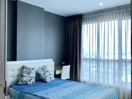 Selling The Hotel Service, open view, north, high ceiling Wallpapering the whole room If interested, reserve now.