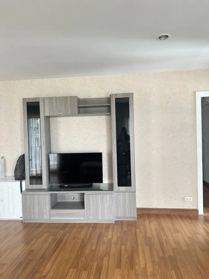 For sale, for rent, Regent Home 18 Chaengwattana-Lak Si, 7th floor, Building F, fully furnished, ready to move in, book now, don't miss it.