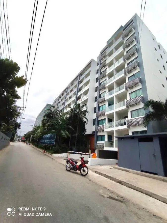 Club Royal Wongamat (North Pattaya) for sale or rent, large room, swimming pool view. Fully furnished Just come and stay.
