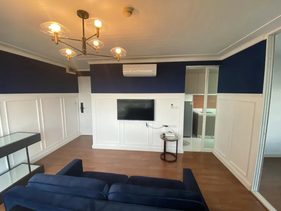 Sell Chateau In Town Phaholyothin 11, corner room, beautiful view airy in every corner very nice decoration If interested, hurry up to reserve now.
