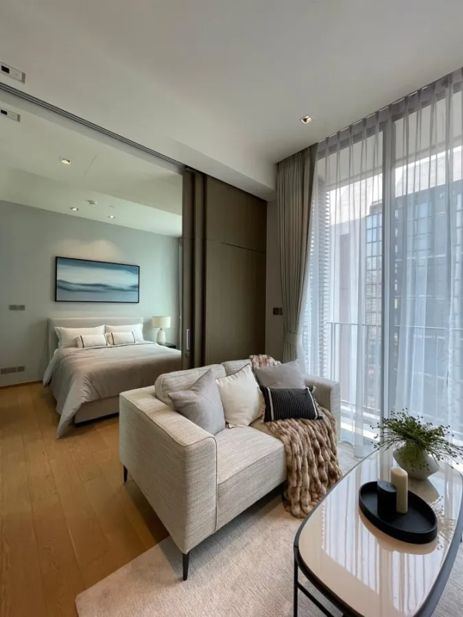 Condo for rent or sell, 28 Chidlom, 1 bedroom, 1 bathroom, size 39 sq m, 11th floor, fully furnished, ready to move in. Book now.