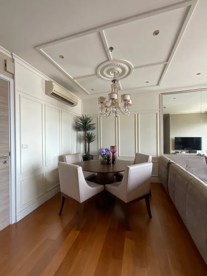 Condo for rent, Hive Taksin, very beautifully decorated, big sofa, very comfortable to sit on. Don't postpone it, book now.