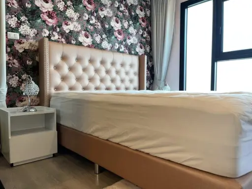 Condo for rent, The Base Petchkasem, nice decorated room Good wallpaper and walk in closet. Book now.