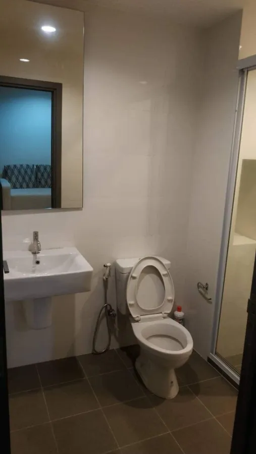 Condo for sale, rent, The Base Park West, high floor, good view, furniture and complete electrical appliances.
