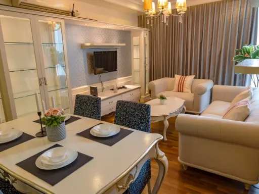 Condo for rent, Le Luxe Condominium, view of Sukhumvit Road, see BTS cars, not blocked by buildings, corner room.