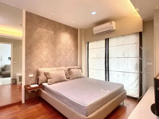ขาย ให้เช่า The Four Wings Residence ห้องกว้างมาก มาพร้อมเฟอร์นิเจอร์อย่างดี โซฟานั่งสบายสุดๆ จองเลย images