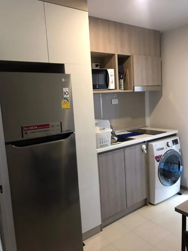 It has arrived. Fresh and hot. Elio Del Moss. New room. Big size. Cheap price. Great like this. Hurry up to reserve it.