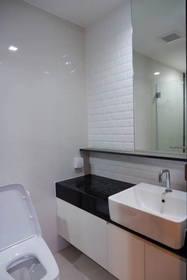 Wish Signature Midtown Siam for rent, a room with a private elevator, built in furniture, complete the whole room, book now