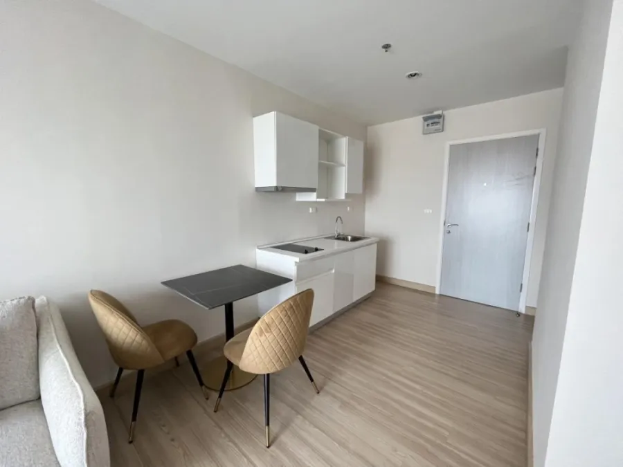 For sale: Motive Condo Sathorn - Wongwian Yai, 22nd floor, comes with complete decoration. If interested, hurry and reserve now. Don't miss it.