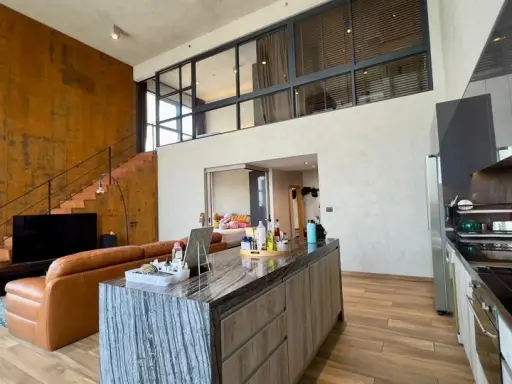 For sale: The Loft Asoke, good view, room ready to move in. Premium grade furniture Just carry one bag and move in.