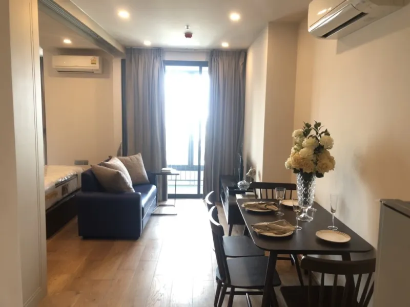 ให้เช่า!! คอนโด คิว ชิดลม-เพชรบุรี ชั้น 15 ห้องใหญ่ เพดานสูง ทำเลดี เดินทางสะดวก ห้ามพลาด!!