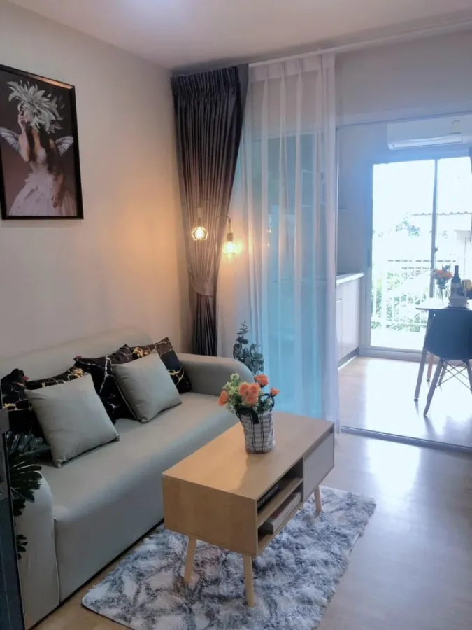 Selling B Condo Phaholyothin, room decorated with wallpaper, very nice, great price, if you miss it, you will regret it.
