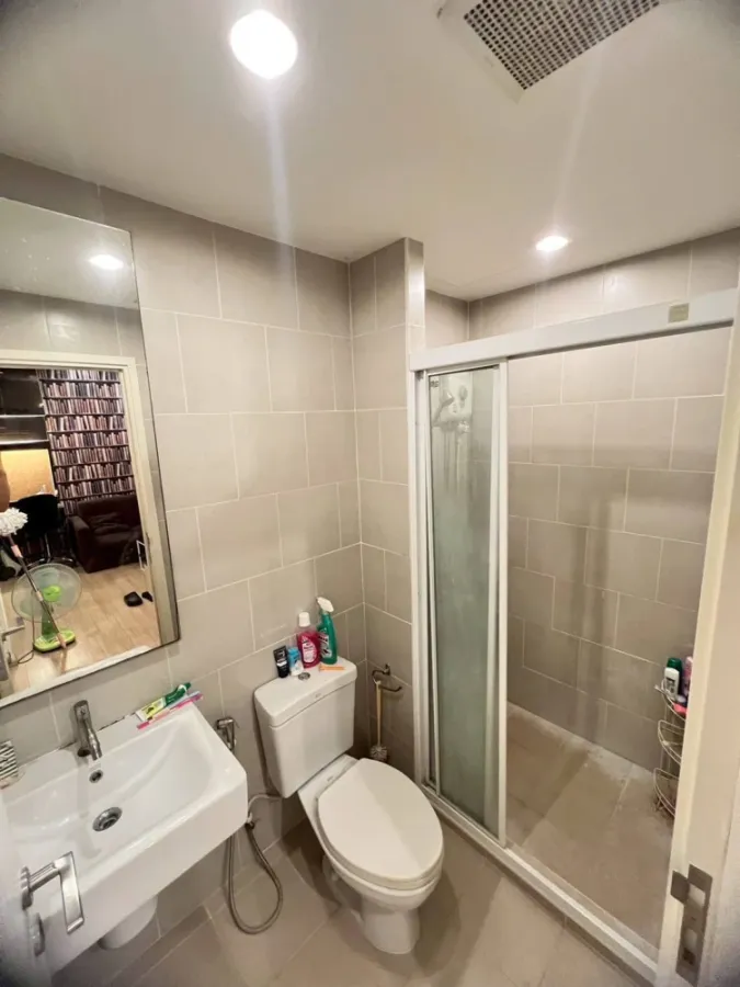 For sale: The Base Chaengwattana, 19th floor, Building B, complete with a set of furniture, just bring your own and move in.