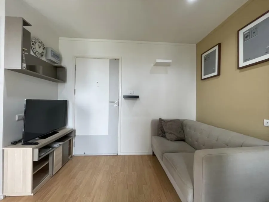 For sale, for rent, Lumpini Place Condo, Srinakarin-Hua Mak Station, 8th floor, corner room, very private, interested, hurry and book now.