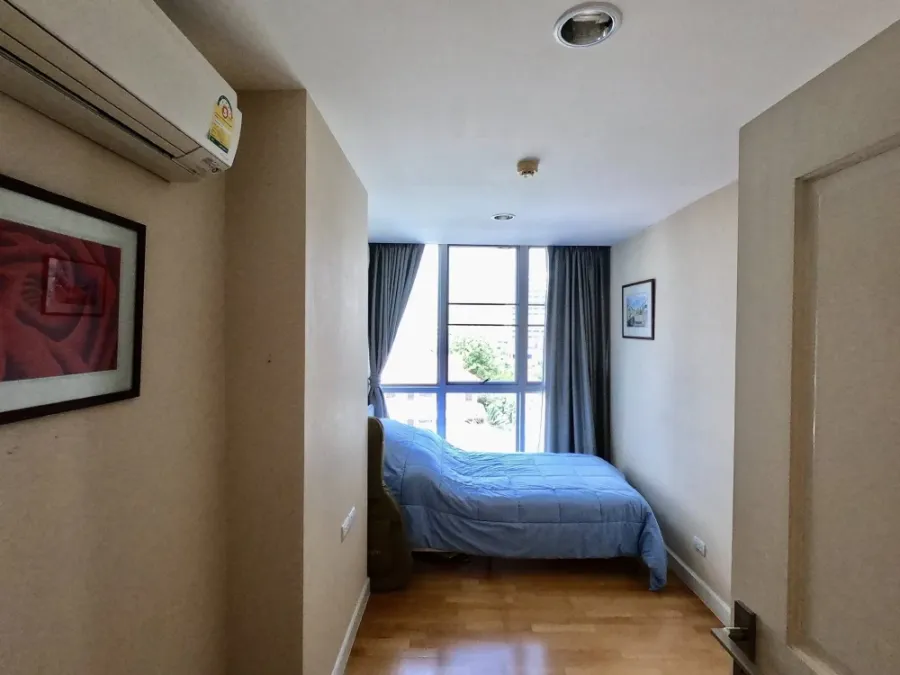 Selling The Fine Ari 4 - Phahonyothin. This is the only adjacent unit, making it very quiet and peaceful. It's a slow-life condo perfect for those who