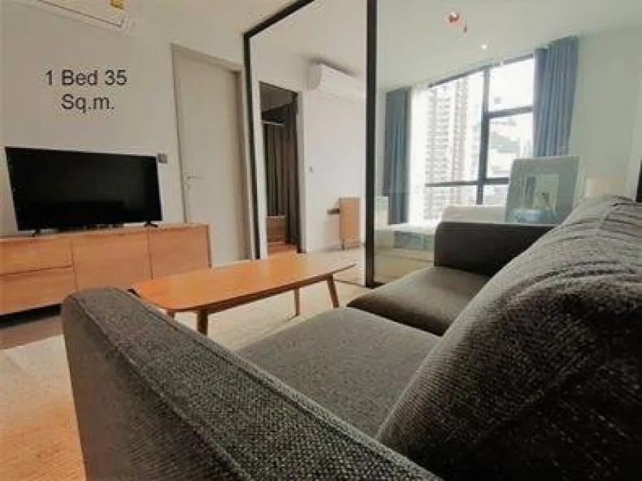 Rhythm Ekkamai for rent, beautiful room, minimalist style, cool, furnishings, tone control, very wide interior High floor, great view, book now.