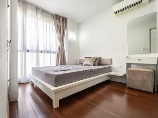 For rent: Le cote thonglor 8, condo in the heart of the city, clean and comfortable room. Already feel comfortable. It's great like this. Book now.