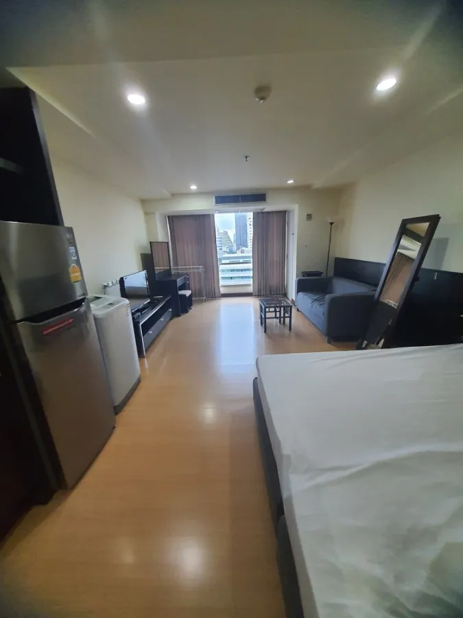 For rent เดอะ เทรนดี้ คอนโดมิเนียม ห้อง Studio ชั้น 9 สูงกำลังดี ราคากำลังโดน รีบจับจองได้แล้ว