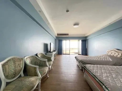 For sale: Sunshine Beach Condotel (Jomtien), spacious room, high floor, sea view, affordable price. If interested, reserve now.