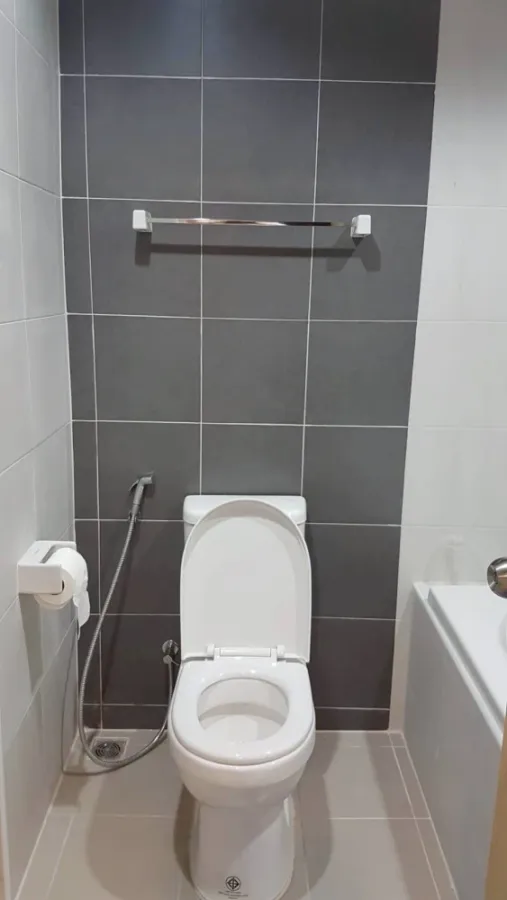 For rent: Ladda Plus Sriracha. Spacious room with ample living space and beautiful city views. High-quality built-in furniture. Book now!