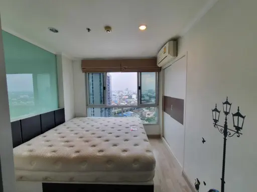 For rent, Lumpini Place Ratchayothin, north side, not hot room, 19th floor, beautiful view, fully furnished, just come and move in.
