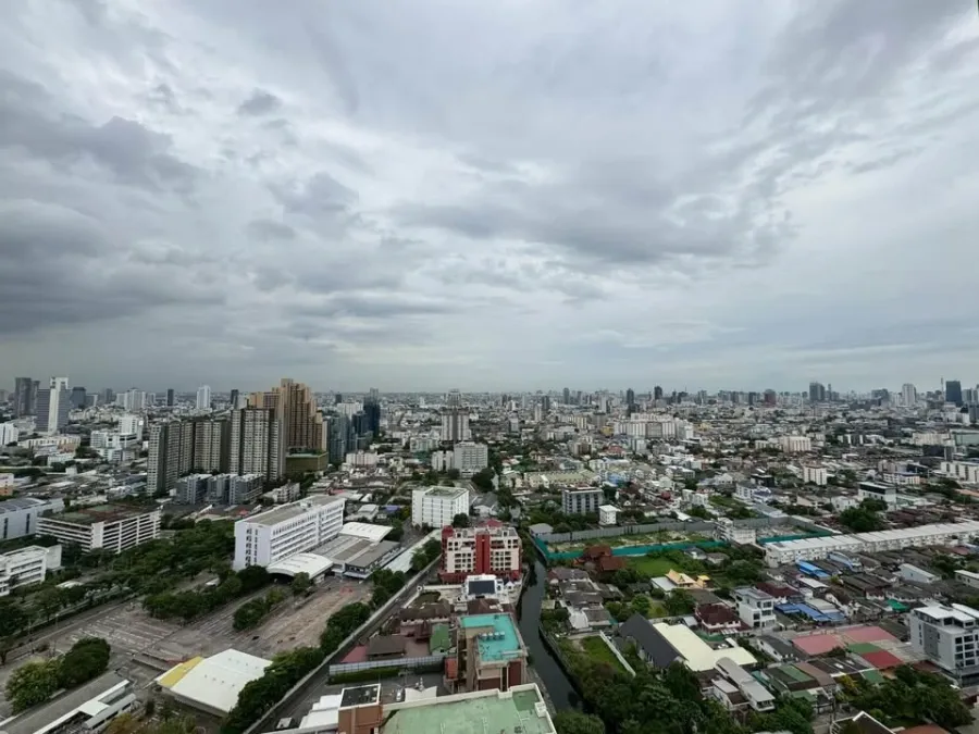ขาย เช่า M Jatujak ชั้น 32 สูงมากๆ วิวสวย บรรยากาศดี พร้อมเข้าอยู่!