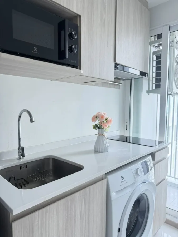 For rent: The Origin Phaholyothin 57, fully furnished and equipped with appliances. Just bring your suitcase and move in! Don't wait!