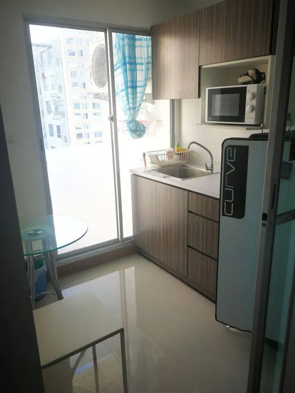 Condo for rent DEN Vibhavadi, beautiful room, fully furnished, great view, 6th floor, don't wait, book now.