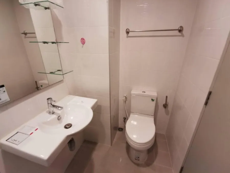 Condo for sale or rent, Ideo Sathorn-Tha Phra, corner room, private, swimming pool view. Don't delay.