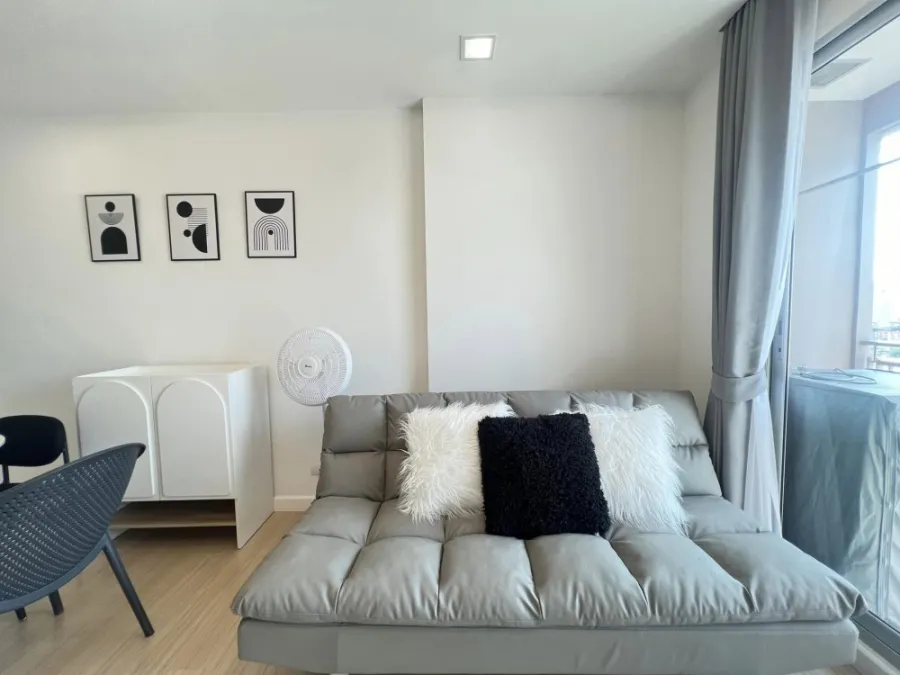 For rent: Thru Thonglor, beautifully decorated room, white tone, easy on the eyes, affordable price, hurry and reserve now, don't miss out.