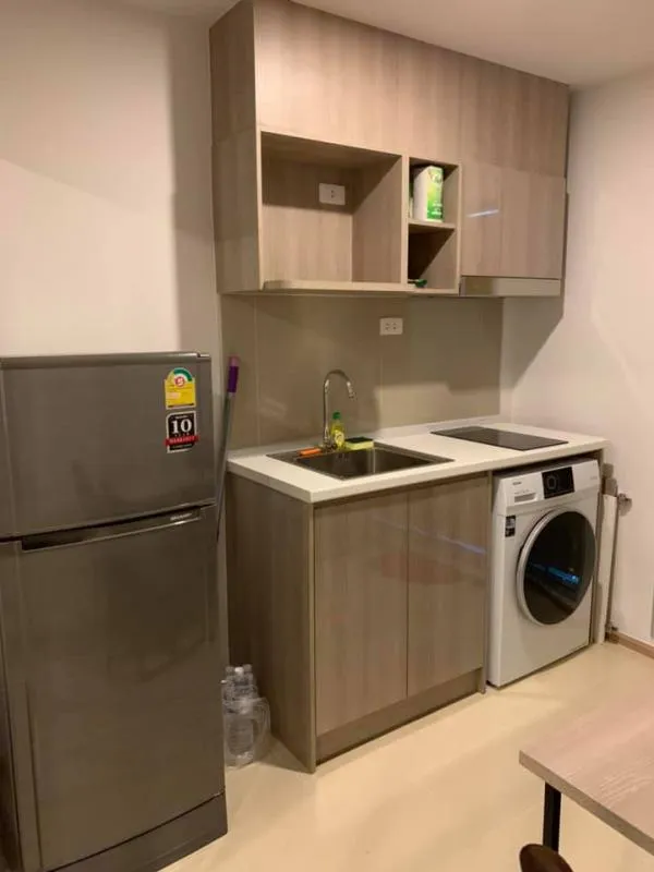 Beautiful and simple, Elio Del Moss room for rent, 1 bed, Building B, 4th floor, comfortably. If interested, please contact immediately.