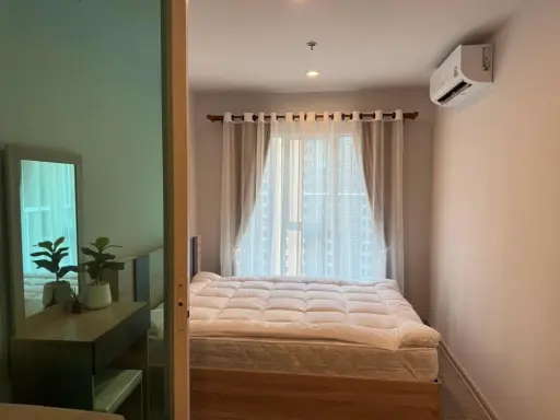 For rent: Regent Home Bangna, north-facing headboard, with a beautiful pool view, great price, hurry and reserve now, don't delay.