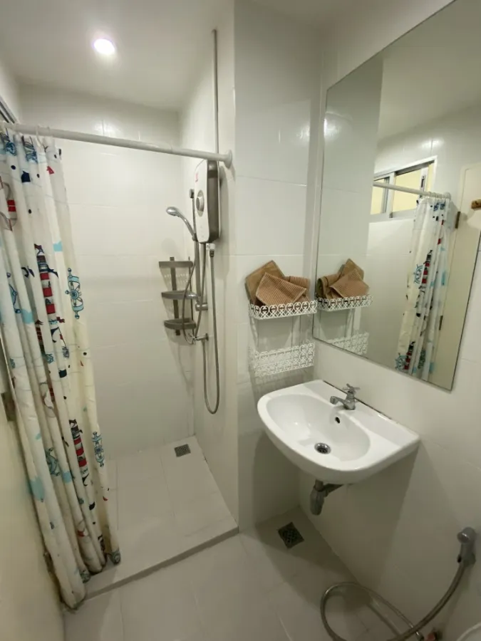 For rent V Condo Lat Krabang, good location, convenient transportation, full facilities, book now!!