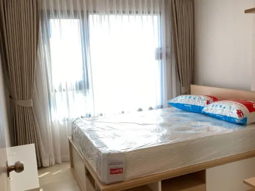 For rent: Life Pinklao, 21st floor, comes with complete furniture and appliances. If interested, hurry and reserve now. Don't wait. Urgent!