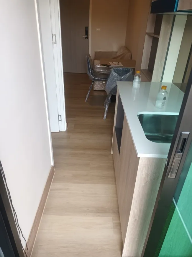 For rent: The Independent Condo Amata, fully furnished room. Complete with lots of furniture, good prices, reserve now.